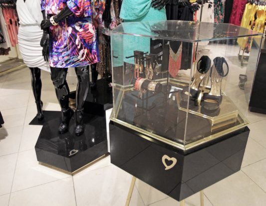 Venforma, acrylic display, mannequin stand